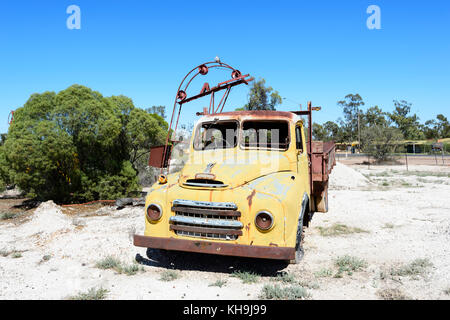 Old rusty truck and mining equipment seen in the Opal Fields at Lightning Ridge, New South Wales, NSW, Australia Stock Photo