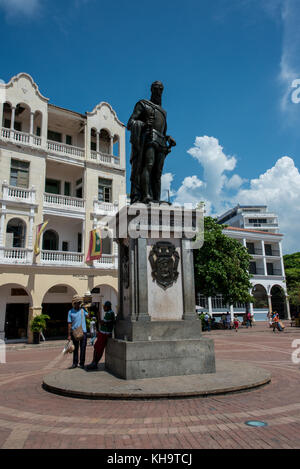 South America, Colombia, Cartagena. 'Old City' the historic walled city center, UNESCO. Statue of Pedro de Heredia in town square. Stock Photo