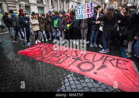 Rome, Italy. 14th Nov, 2017. Thousands of students held a demonstration to protest against poor school buildings conditions on November 14, 2017 in Rome, Italy. Credit: Andrea Ronchini/Pacific Press/Alamy Live News Stock Photo