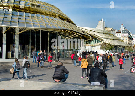 Paris, France. Forum des Halles (150 shops and 17 restaurants) rebuilt with new canopy (Patrick Berger and Jacques Anziutti) April 2016 Stock Photo