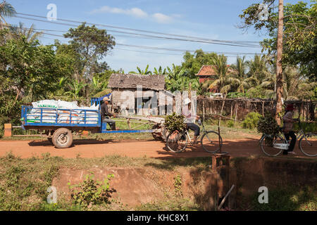 Rural life: Ta Chet village, Somroang Yea Commune, Puok District, Siem Reap Province, Cambodia Stock Photo