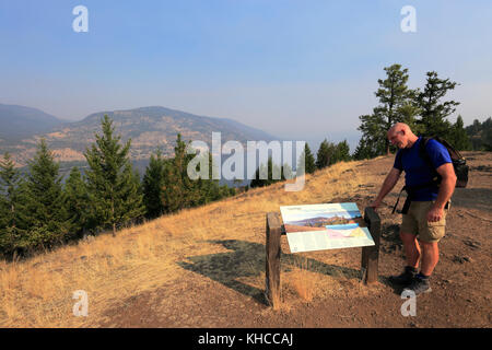 Walker on Knox Mountain natural park, Kelowna City, Okanagan region, British Columbia, Canada Stock Photo