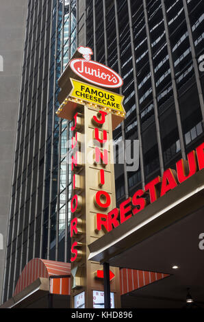 Junior's Famous Cheese cake, a restaurant in the Theatre District in midtown Manhattan Stock Photo