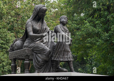 Queen Victoria statue, Veermata Jijabai Bhosale Udyan, Byculla Zoo ...