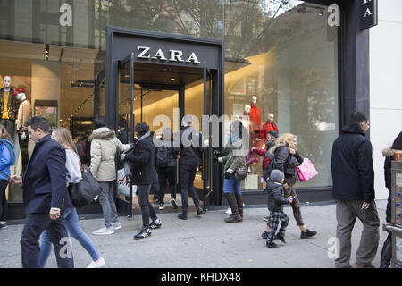 Zara Store on 34th Street, NYC. Spanish fashion chain offering on-trend house-brand clothing, shoes & accessories. Stock Photo