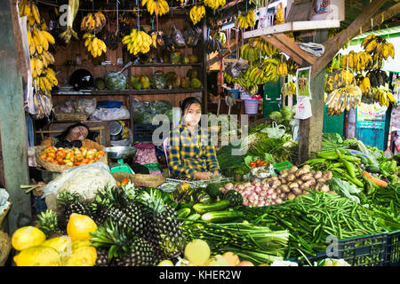 KALAW, MYANMAR- MARCH 5, 2017: Burmese people at lokal green market on March 5, 2017 in Kalaw, Southeastasia, Myanmar. (Burma) Stock Photo