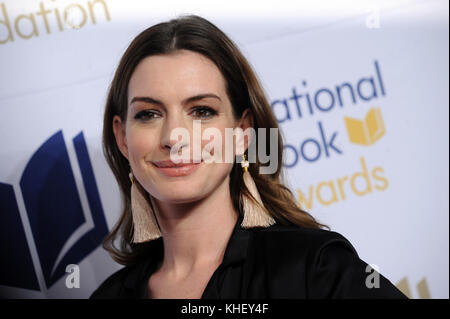 Manhattan, United States Of America. 15th Nov, 2017.Anne Hathaway attends the 68th National Book Awards at Cipriani Wall Street on November 15, 2017 in New York City. People: Anne Hathaway Credit: Hoo-Me/SMG/Alamy Live News Stock Photo