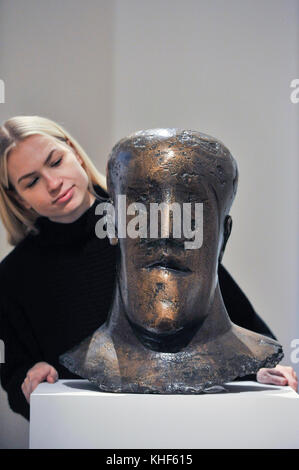 London, UK.  17 November 2017.  A staff member views 'Head', circa 1968, by Dame Elisabeth Frink (Est. GBP 80-120k). Preview upcoming auctions of Modern & Post War British Art and Scottish Art taking place at Sotheby's, New Bond Street, on 21 and 22 November.  Credit: Stephen Chung / Alamy Live News Stock Photo