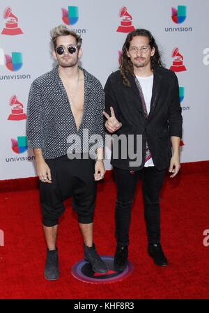 Mau y Ricky on the red carpet for the Premio Lo Nuestro awards ceremony ...