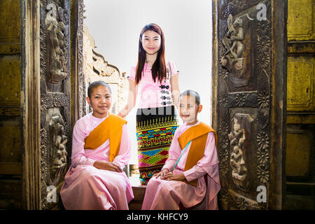 INNWA,MYANMAR - MARC 7, 2017:  Buddhist nuns at Shwenandaw Kyaung Temple or Golden Palace Monastery in  Mandalay on March 7, 2017, Myanmar. (Burma) Stock Photo