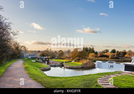 Footpath alongside the main flight of Caen Hill Locks, Kennet and Avon Canal, Devizes, Wiltshire, England, UK Stock Photo