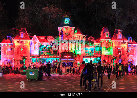 Hyde Park, London, 16th Nov 2017. The haunted mansion attraction proves popular. This year, the popular Winter Wonderland, features the Magical Ice Kingdom, the UK's largest outdoor ice rink, a German-Bavarian Christmas Market and the Bar Hütte, a ferris wheel, a giant observation wheel and many more attractions. Credit: Imageplotter News and Sports/Alamy Live News Stock Photo