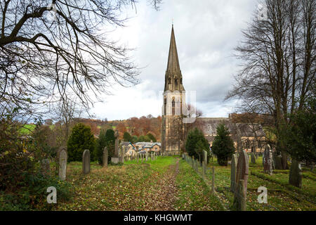 Edensor, Derbyshire, U.K. 18th November.  A cloudy Autumnal day in the churchyard of St Peter's church in the Peak District village of Edensor, Chatsworth Estate, Derbyshire.  Credit: Mark Richardson/Alamy Live News Stock Photo