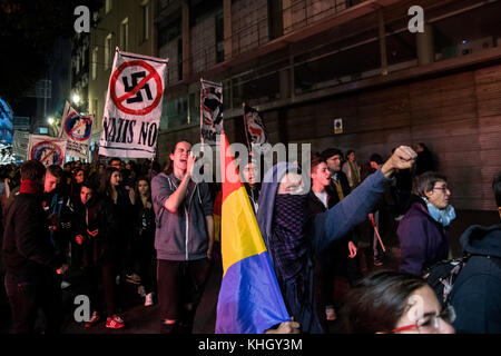 Madrid, Spain. 18th Nov, 2017. Hundreds protesting against fascism under the slogan 'Fascism advances if it is not fought' in Madrid, Spain. Credit: Marcos del Mazo/Alamy Live News Stock Photo