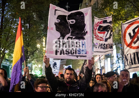 Madrid, Spain. 18th Nov, 2017. Hundreds protesting against fascism under the slogan 'Fascism advances if it is not fought' in Madrid, Spain. Credit: Marcos del Mazo/Alamy Live News Stock Photo