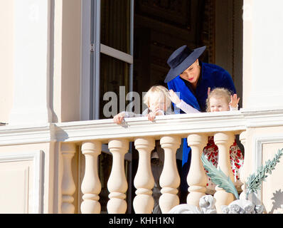 Monte Carlo, Monaco. 19th Nov, 2017. Princess Charlene, Princess Gabriella and Prince Jacques at the Princely Palace of Monaco, on November 19, 2017, on occasion of the celebration of Monaco's National Day Credit: Albert Nieboer/Netherlands OUT/Point De Vue Out - NO WIRE SERVICE · Credit: Albert Nieboer/RoyalPress/dpa/Alamy Live News Stock Photo