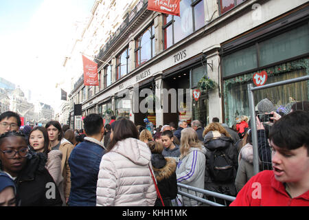 London, UK. 19th Nov 2017.  Hundreds of people attended the Hamleys Christmas Toy Parade on a traffic-free Regents Street on 19 November. The mile of style was transformed into a traffic-free all-day extravaganza for the biggest Hamleys Toy Parade and ‘Character Meet and Greet'. Credit: david mbiyu/Alamy Live News Stock Photo