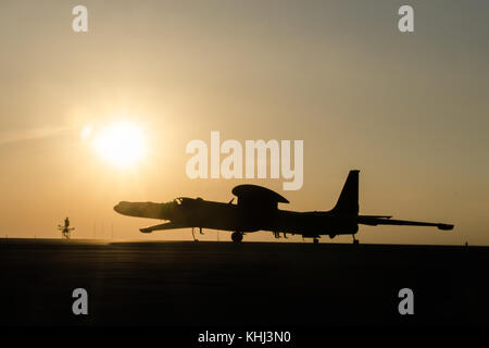 U-2 Dragon Lady pilot prepares to land on the runway at Al Dhafra Air Base, United Arab Emirates, Nov. 16, 2017. The U-2's are based at the 9th Reconn Stock Photo