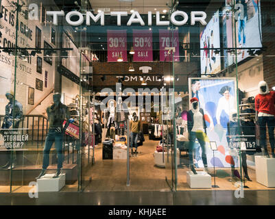 Vær venlig Aktiv frisk Tom Tailor clothing shop interior in the Columbus mall Stock Photo - Alamy