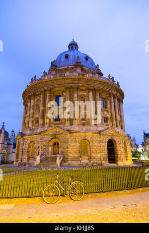 UK, Oxford, the Radcliffe Camera library at dusk. Stock Photo