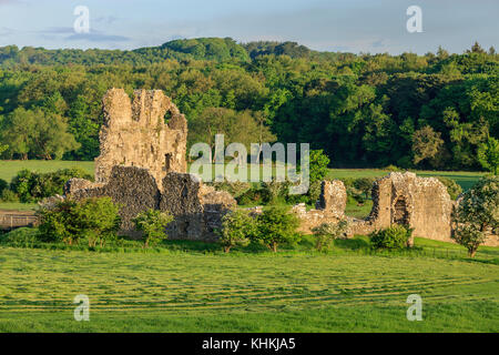 Ogmore Castle Ogmore on sea Southerndown Mid Glamorgan (Glamorgan Heritage Coast) Wales Stock Photo