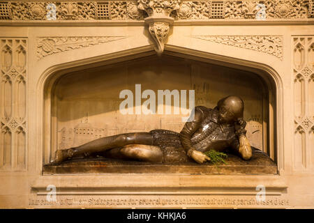 UK, London, Southwark Cathedral, 1912 alabaster William Shakespeare memorial by sculptor Henry McCarthy