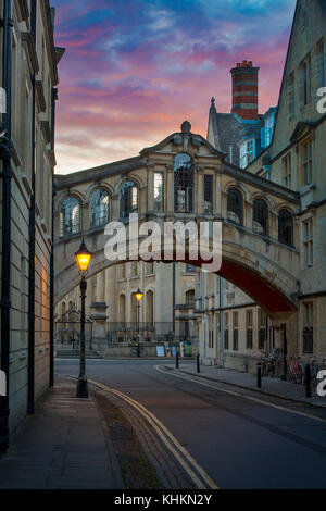 Evening over the 'Bridge of Sighs' - crossover bridge over New College Lane at Hertford College, Oxford, England Stock Photo