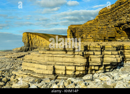 Rocks and Cliffs at Nash Point Beach on the Glamorgan Heritage Coast, south Wales Stock Photo