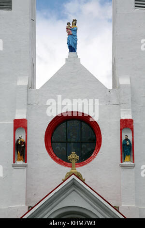 Samoa Statues Buildings and white church in Apia, Samoa Stock Photo - Alamy