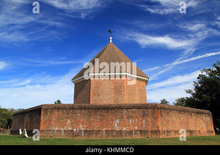 Built by Governor Spotswood in 1715, the magazine stored vital military supplies necessary for the protection of the Virginia Colony Stock Photo