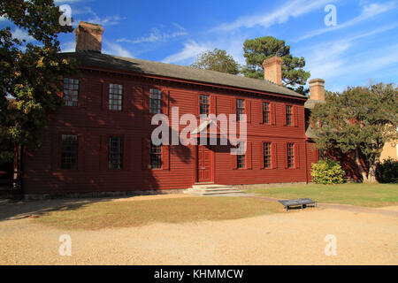 The Peyton Randolph Home, painted brightly red here, is one of the oldest colonial homes located in the historic district of Williamsburg, Virginia Stock Photo