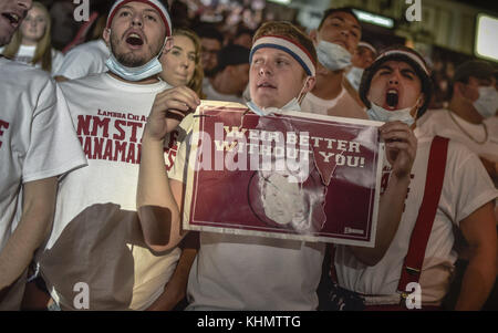 Las Cruces, NM, USA. 17th Nov, 2017. Albuquerque.Current Lobo coach Paul Weir and former coach of the New Mexico State Aggies on to the Pan American Arena in Las Cruces to screaming and booing fans. Las Cruces, New Mexico Roberto E. Rosales/Albuquerque Journal Credit: Roberto E. Rosales/Albuquerque Journal/ZUMA Wire/Alamy Live News Stock Photo