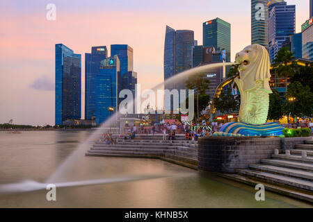 The Merlion and Marina Bay Sands Hotel at Sunset, Marina Bay, Singapore Stock Photo