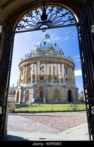 UK, Oxford, view through one of the Bodleian Library entrances to the Radcliffe Camera library building.