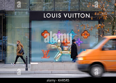 Louis Vuitton Boutique Warsaw Poland Stock Photo: 105043727 - Alamy