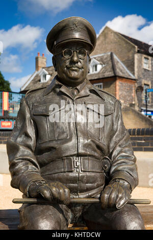 UK, England, Norfolk, Thetford, Town Bridge, senior visitor with Dad’s Army Captain Mainwaring statue by sculptor Sean Hedges-Quinn Stock Photo