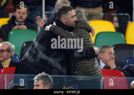 Roma, Italy. 18th Nov, 2017. Roma, stadio olimpico: Vip allo stadio durante il derby di Roma, Raoul Bova con il figlio e Claudia Gerini con la figlia. Credit: Independent Photo Agency/Alamy Live News Stock Photo