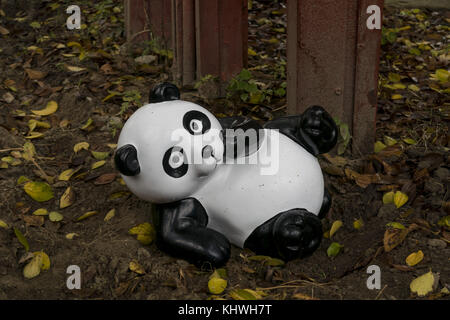 Shanghai, Shanghai, China. 16th Nov, 2017. Shanghai, CHINA-16th November 2017:(EDITORIAL USE ONLY. CHINA OUT) .Adorable panda statues can be seen at a park in Shanghai, November 16th, 2017. Credit: SIPA Asia/ZUMA Wire/Alamy Live News Stock Photo