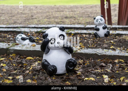 Shanghai, Shanghai, China. 16th Nov, 2017. Shanghai, CHINA-16th November 2017:(EDITORIAL USE ONLY. CHINA OUT) .Adorable panda statues can be seen at a park in Shanghai, November 16th, 2017. Credit: SIPA Asia/ZUMA Wire/Alamy Live News Stock Photo