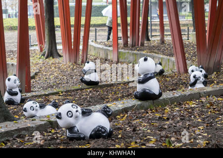 Shanghai, Shanghai, China. 16th Nov, 2017. Shanghai, CHINA-16th November 2017:(EDITORIAL USE ONLY. CHINA OUT) .Adorable panda statues can be seen at a park in Shanghai, November 16th, 2017. Credit: SIPA Asia/ZUMA Wire/Alamy Live News Stock Photo