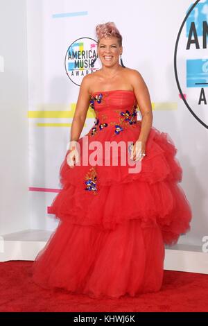 Los Angeles, CA, USA. 19th Nov, 2017. LOS ANGELES - NOV 19: Pink at the American Music Awards 2017 at Microsoft Theater on November 19, 2017 in Los Angeles, CA at arrivals for 2017 American Music Awards (AMAs) - Arrivals, Microsoft Theater, Los Angeles, CA November 19, 2017. Credit: Priscilla Grant/Everett Collection/Alamy Live News
