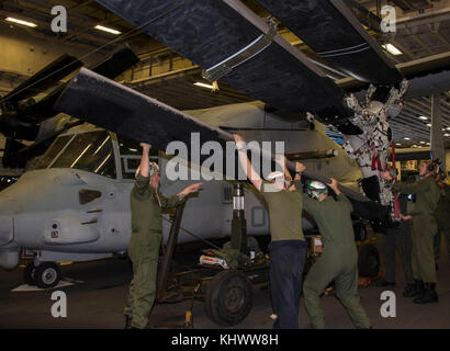 ATLANTIC OCEAN (Nov. 16, 2017) Marines assigned to Marine Medium Tiltrotor Squadron 162 (Reinforced) place an MV-22B Osprey hub onto a hub stand in the hangar bay of the amphibious assault ship USS Iwo Jima (LHD 7). Iwo Jima, components of the Iwo Jima Amphibious Ready Group and the 26th Marine Expeditionary Unit are conducting a Combined Composite Training Unit Exercise that is the culmination of training for the Navy-Marine Corps team and will certify them for deployment. (U.S. Navy photo by Mass Communication Specialist 3rd Class Kevin Leitner/Released) Stock Photo