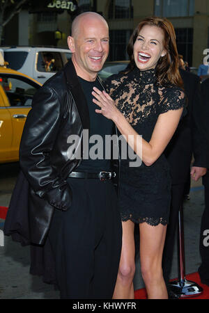 Bruce Willis and Brooke Burns arriving at The Whole Ten Yards Premiere at the Chinese Theatre in Los Angeles. April 7, 2004.WillisBruce BurnsBrooke016. Actor, Actress, Premiere, celebrities event, Arrival, Vertical, Film Industry, Celebrities, Bestof, Arts Culture and Entertainment, Topix Bruce Willis and Brooke Burns Stock Photo