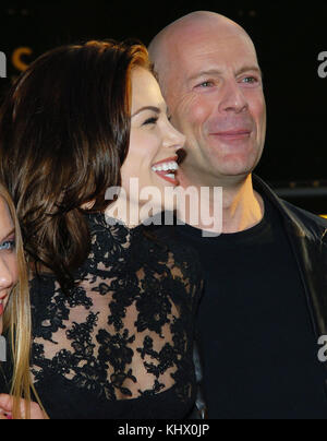 Bruce Willis and Brooke Burns arriving at The Whole Ten Yards Premiere at the Chinese Theatre in Los Angeles. April 7, 2004.WillisBruce BurnsBrooke012. Actor, Actress, Premiere, celebrities event, Arrival, Vertical, Film Industry, Celebrities, Bestof, Arts Culture and Entertainment, Topix Bruce Willis and Brooke Burns Stock Photo