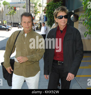 BEVERLY HILLS - CA - MARCH 22: Singer Barry Manilow & Gary Kief out and about in Beverly Hills.  on March 22, 2009 in Beverly Hills, California    People:  Gary Kief, Barry Manilow Stock Photo