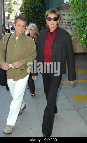 BEVERLY HILLS - CA - MARCH 22: Singer Barry Manilow & Gary Kief out and about in Beverly Hills.  on March 22, 2009 in Beverly Hills, California    People:  Gary Kief, Barry Manilow Stock Photo