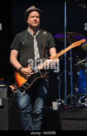 MIAMI GARDENS, FL - FEBRUARY 11:  Dan Vickrey of Counting Crows performs during the Miami Dolphins Cancer Challenge VII at Hard Rock Stadium on February 11, 2017 in Miami Gardens, Florida  People:  Dan Vickrey Stock Photo