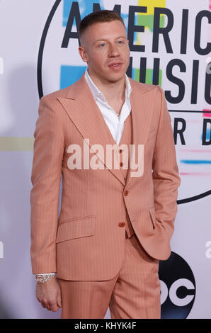 Los Angeles, USA. 20th Nov, 2017. Macklemore attends the 2017 American Music Awards, AMAs, at Microsoft Theatre in Los Angeles, USA, on 19 November 2017. Credit: Hubert Boesl - NO WIRE SERVICE - Credit: Hubert Boesl/dpa/Alamy Live News Stock Photo