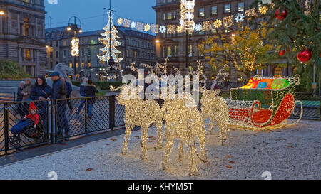 Glasgow, Scotland, UK. 20th November. Glasgow Loves Christmas First year of the new city Christmas lights saw them in their first full day as Glaswegians braved the rain as to see freely for the first time Christmas Lights Switch-On .  Credit Gerard Ferry/Alamy Live News Stock Photo