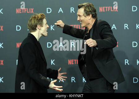 Berlin, Germany. 20th Nov, 2017. Actors Louis Hofmann (L) and Oliver  Masucci arrive at the Europe Premiere of Netflix series 'Dark' in Berlin,  Germany, 20 November 2017. Credit: Maurizio Gambarini/dpa/Alamy Live News